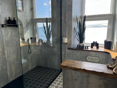 Seafront Cottage - Beach Access - Pet Friendly, Plymouth (foto 3)