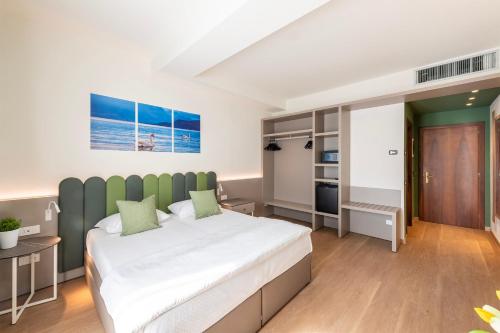 Double Room with Lake View