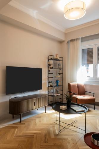Immaculate Modern Kypseli Apt - Next to Kanari Sq, Atény