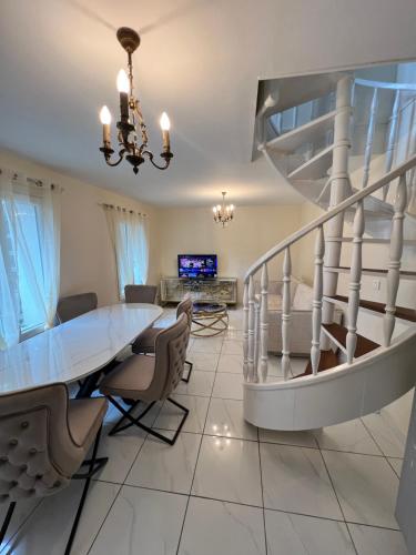 NEW 2 bedroom House 15mins from Paris by Train gîte à louer Val-d'Oise