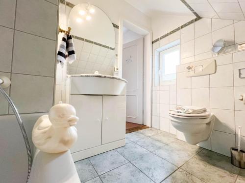 One-Bedroom Apartment image 8