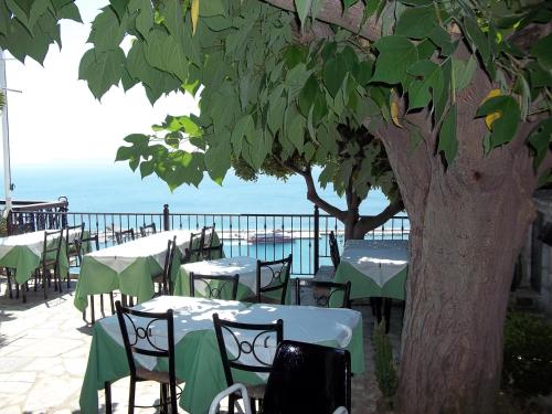 爱琴海海浪-灯塔酒店 爱琴海海浪-灯塔酒店