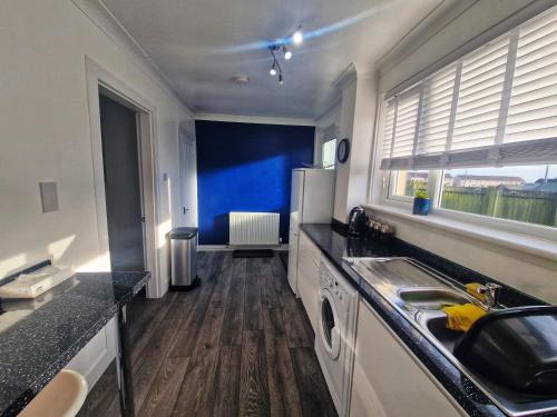 кухня, Cozy Shotts House with 2 Bedrooms in Shotts