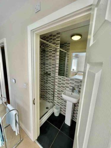 Two bedroom apartment set in communal gardens in Verwood