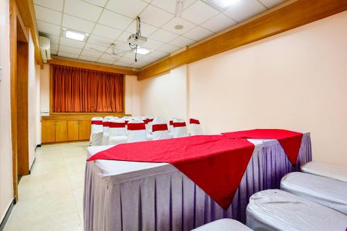 Fabhotel Manoshanti - Nr Big Daddy Casino