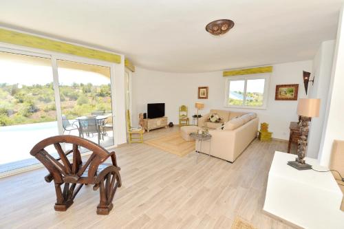 Facilities, Tower Villa w Infinity Pool in Arretorta