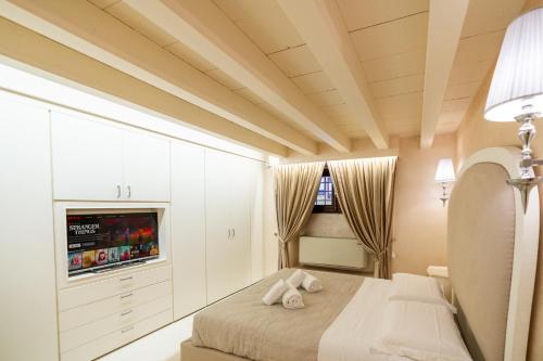 Three-Bedroom Deluxe Apartment