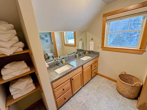 HL96 Single family home with views and lots of space Privacy convenience AC and style - image 4