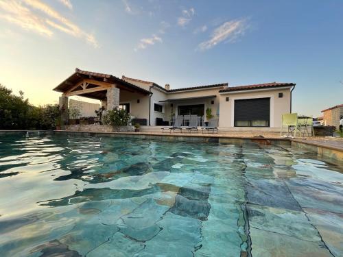 Villa soleil gîte à louer Bagard