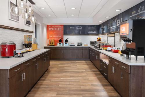 อาหารและเครื่องดื่ม, Hampton Inn Cleveland-Airport/Tiedeman Rd in บรู๊คลิน (โอเอช) 