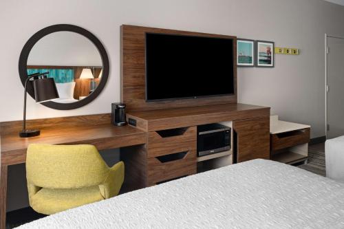 Hampton Inn Cleveland-Airport/Tiedeman Road - image 7