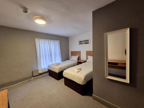 2 twin beds