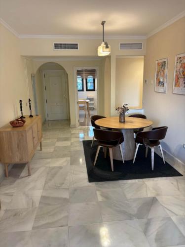 ห้องส่วนกลางสำหรับนั่งเล่น/ดูทีวี, Modern 2 bedroom apartment - Hacienda Del Sol in อตายาลา อิสดาเบ