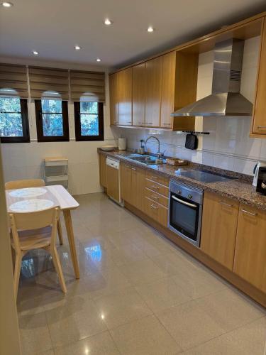 ห้องครัว, Modern 2 bedroom apartment - Hacienda Del Sol in อตายาลา อิสดาเบ