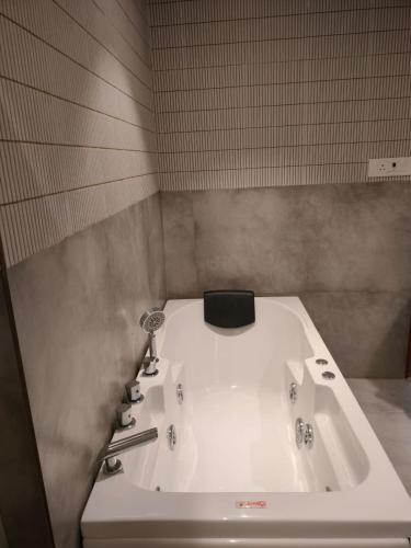 浴室, 喬伊青年旅館 (joey's Hostel) in 阿格拉