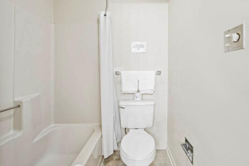 OYO Hotel Junction TX I-10 - image 12