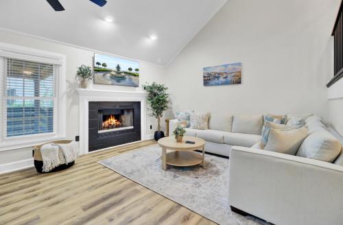 Your Storybook Hideaway - GAME ROOM - 10 Minutes from Airport Your Storybook Hideaway - GAME ROOM - 10 Minutes from Airport