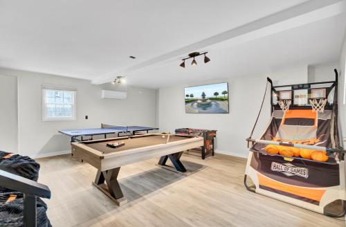 Your Storybook Hideaway - GAME ROOM - 10 Minutes from Airport Your Storybook Hideaway - GAME ROOM - 10 Minutes from Airport