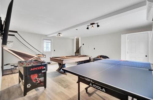 Your Storybook Hideaway - GAME ROOM - 10 Minutes from Airport Your Storybook Hideaway - GAME ROOM - 10 Minutes from Airport