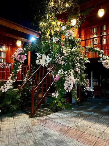 Widok z zewnątrz, WOODEN HOMESTAY LAGI in La Gi