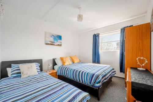 Cozy Chalet in Strathpeffer Highlands river views Cozy Chalet in Strathpeffer Highlands river views