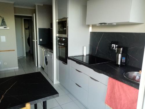 Studio 4 Pers Sea View Secured Cap Esterel in Saint-Raphael