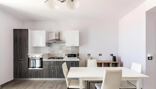 Two-Bedroom Deluxe Apartment image 10