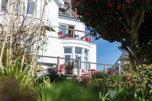 Chelsea House - image 14