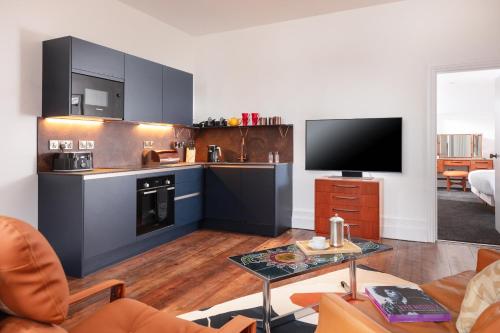 Chelsea House - image 6
