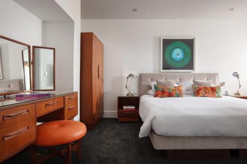 Chelsea House - main image