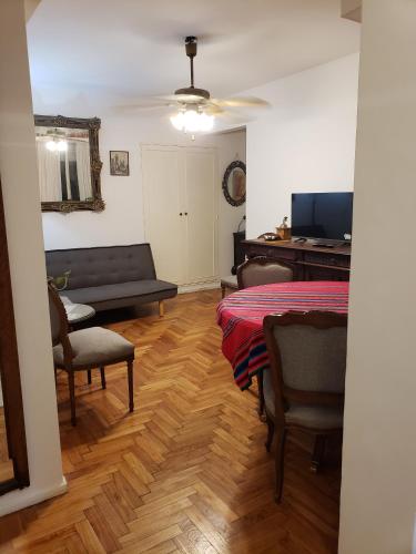 One-Bedroom Apartment image 9