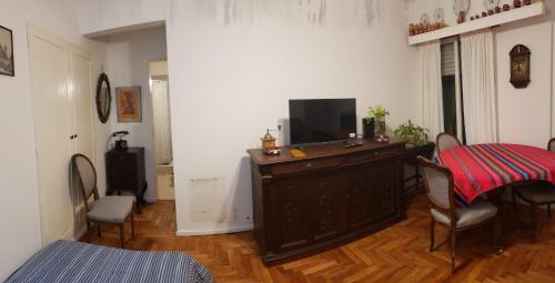 One-Bedroom Apartment image 1