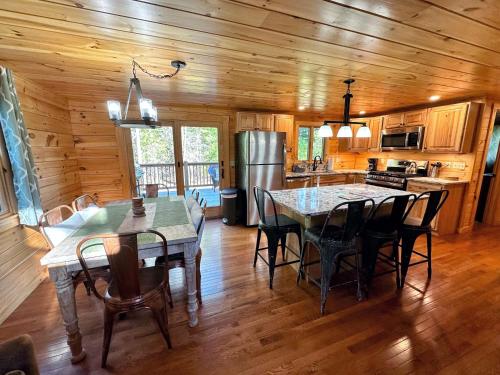 80PVR Log Home 20min to Bretton Woods AC Hot Tub wifi cable fireplace fire pit - image 6