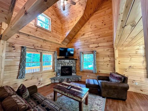 80PVR Log Home 20min to Bretton Woods AC Hot Tub wifi cable fireplace fire pit - image 7