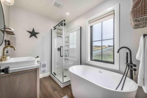 ポート・デ・グレイヴ Ocean Front Saltbox 'SeaForever' wHot Tub 4つ星 シングルルーム スイート