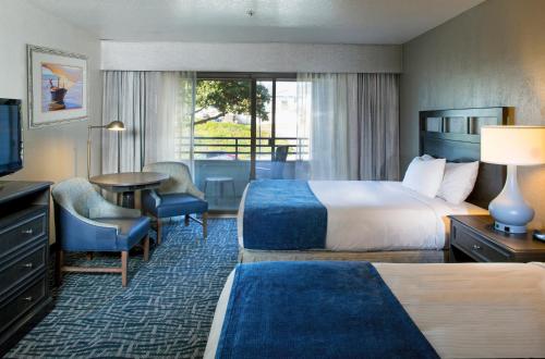 Queen Room with 2 Queen Beds with Partial Sea View