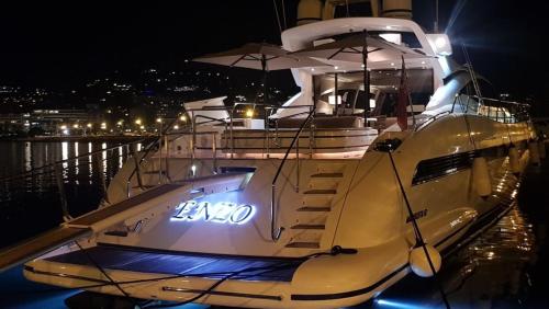 Bateau Mangusta 92 - Hôtel - Cannes