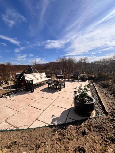 Glenwood glamping pod in Морар
