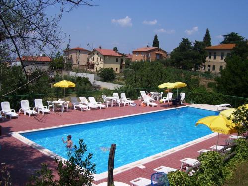  Holiday Home in Pacaino with Swimming Pool Terrace Billiards, Pension in Paciano