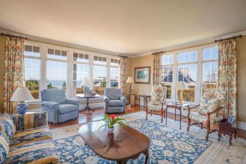 Elegant Chatham Home steps to Hardings Beach Dog Friendly