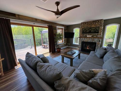 1800ML - As Seen on TV 1 mile from skiing great views hot tub fire pit beach Pool gym passes