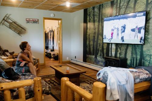 1800ML - As Seen on TV 1 mile from skiing great views hot tub fire pit beach Pool gym passes 1800ML - As Seen on TV 1 mile from skiing great views hot tub fire pit beach Pool gym passes