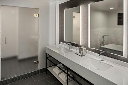 Marriott Bloomington Normal Hotel and Conference Center - image 7