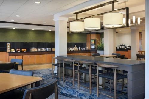 Fairfield Inn and Suites Turlock - image 10