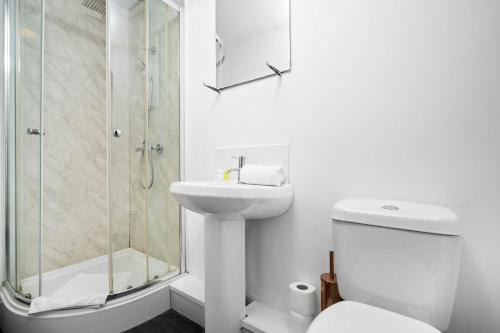 5 Bedrooms - 5 Bathrooms - Parking - Garden - 376, Birmingham (fotografie 5)