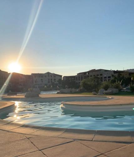 Bain De Soleil refait à neuf, bord de plage et piscine, proche de Saint Tropez Bain De Soleil refait à neuf, bord de plage et piscine, proche de Saint Tropez