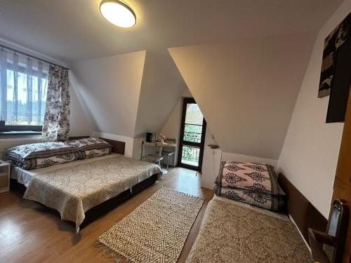 3 twin beds