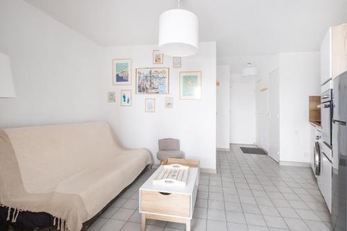 Deluxe One-Bedroom Apartment image 5