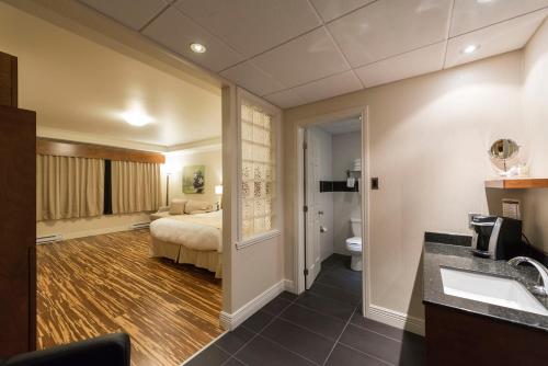 Hotel & Suites Le Dauphin Drummondville