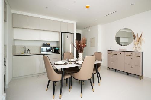 Seafront-side apartment with beach access, pool, gym, high floor, Dubaj (zdjęcie 7)